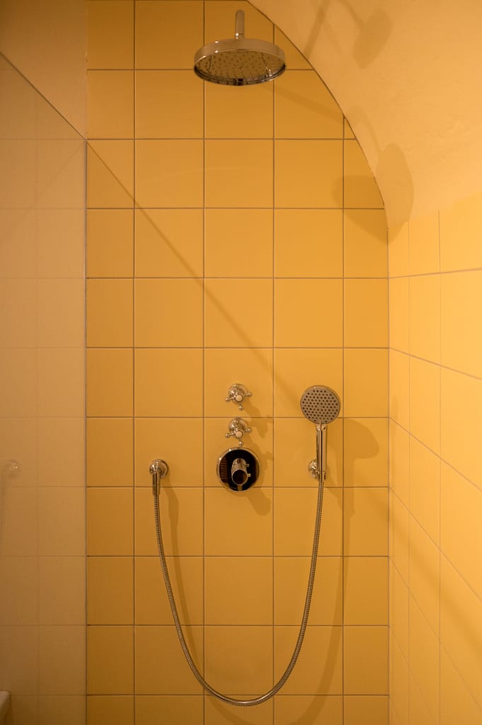 room-bathroom-pension-leuchtenburg