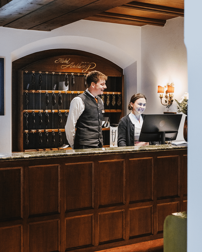 hotel-arlberg-reception-soziale-nachhaltigkeit-goldwertinsights-goldwert